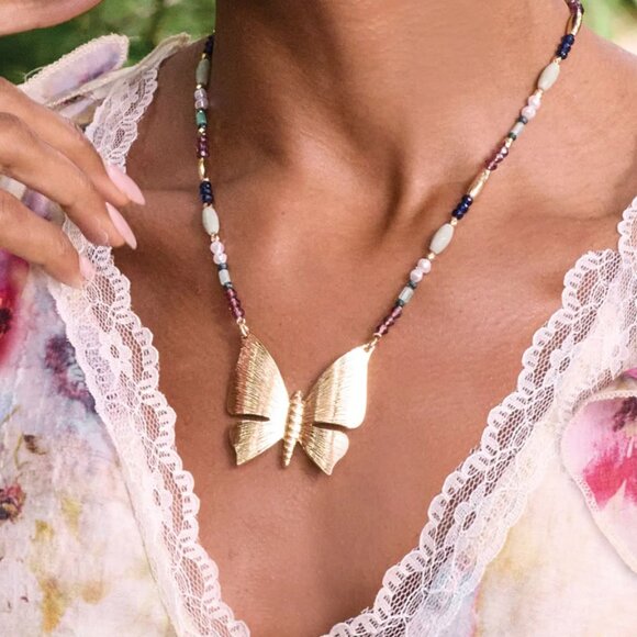 Seraphina Butterfly necklace, gold and beads - Picture 2 of 3